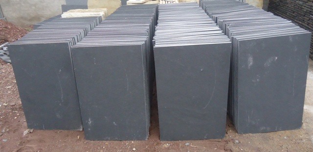 BLACK LIMESTONE PAVING 900X600