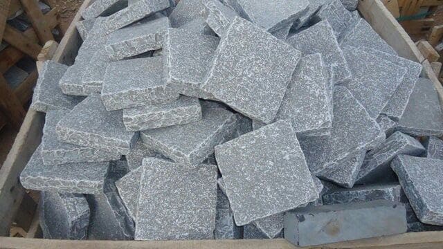 GREY LIMESTONE COBBLES