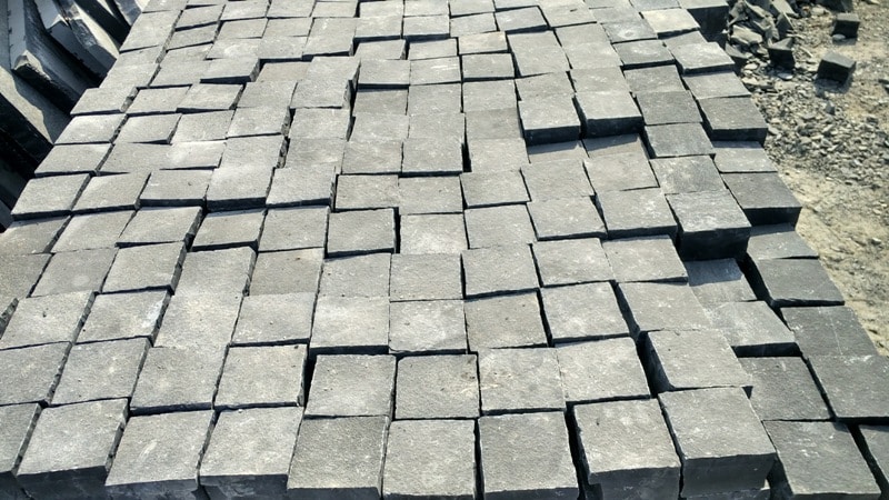 BLACK LIMESTONE COBBLES 100X100