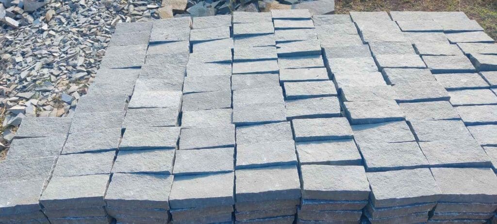 GREY LIMESTONE COBBLES 200X100