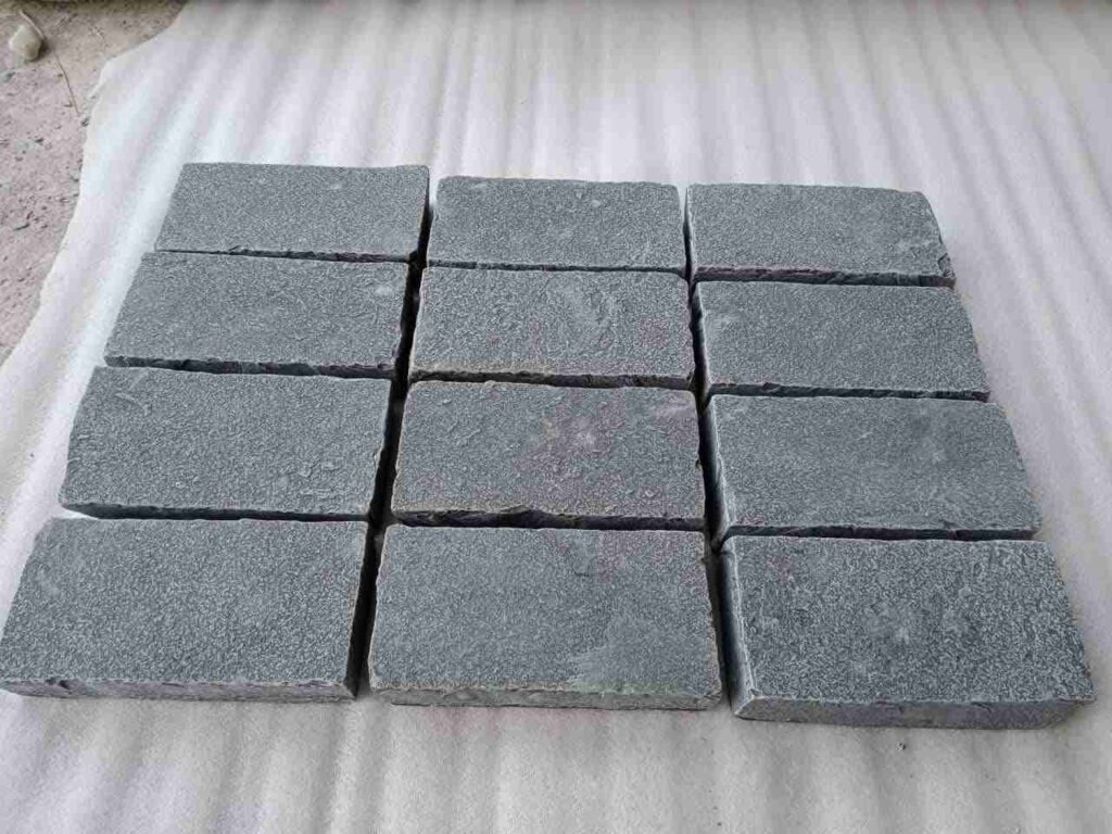 BLACK LIMESTONE COBBLES