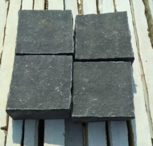 BLACK LIMESTONE COBBLES 100X100