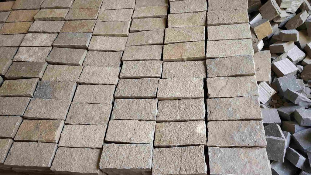 YELLOW LIMESTONE COBBLES 200X100